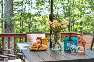 Charming Getaway Minutes from Lake Wallenpaupack