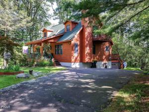 Charming Getaway Minutes from Lake Wallenpaupack