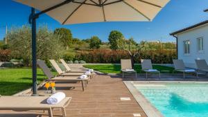 Modern villa Grgo with pool and jacuzzi in Tinjan