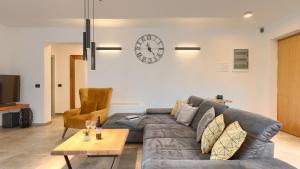 Modern villa Grgo with pool and jacuzzi in Tinjan