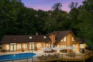 Pocodobe Private Pool Retreat in Poconos
