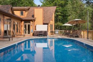 Pocodobe Private Pool Retreat in Poconos