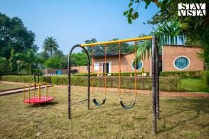 StayVista at Rayana with BBQ, Bonfire & pool