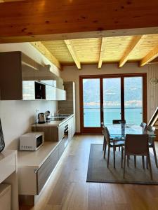 Gardenia stunning lake view