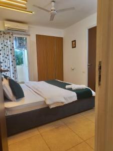 Peaceful Happy Home 2BHK with Patio, Pool in charming Siolim