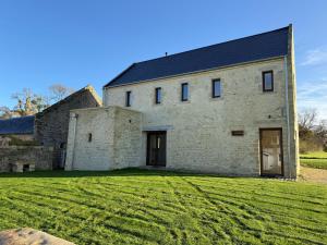 Le Pressoir, maison au calme, jardin, terrasse, 3 chambres, 2 sdb, 2 WC, parking privé, proche Bayeux et Arromanches au coeur des plages du débarquement