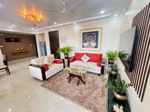 Goldstone - Kudrats Nilaya with pool