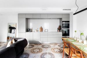 Exclusive Luxury 1BR with AC, Prime 7th