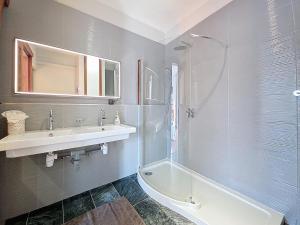 Blue Waves By Dodo et Croissant