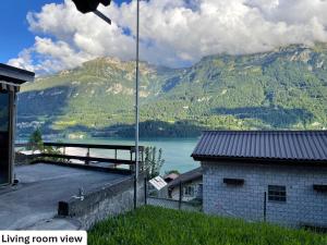 Breathtaking Lake & Mountain View Apartment