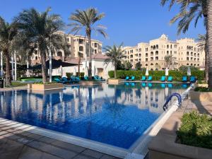 Luxury Stay on Saadiyat Island - Pool, Gym, Parking