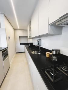 Apto Novo, 2 Suítes, 2 Vagas, 4 Pessoas