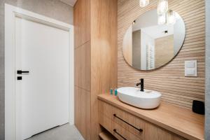 Srebrzyńska Superior Apartment by BookingHost