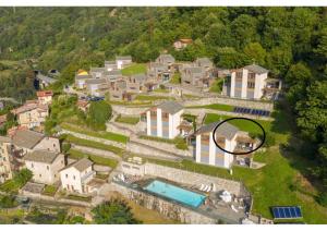 Gardenia stunning lake view