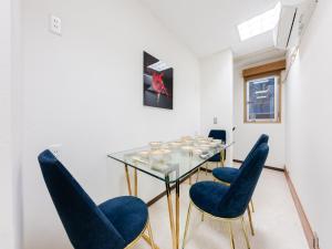 Akasaka 4min walk, 3min to Roppongi ,10min to Shibuya , King Bed, Switch ,Free Wi-Fi , PocketWi-Fi