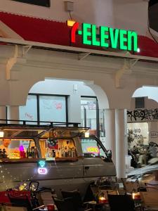 Queen On Street 2009