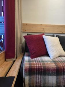 Arcs 1800: 56 people Ski Studio view Mont Blanc