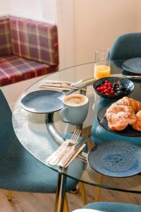 3 Bed Traditional Apartment on Picturesque Victoria St