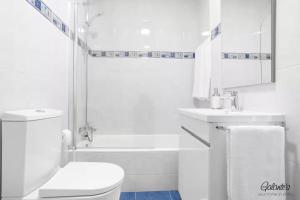 Downtown 2 Bedroom Peaceful Flat - Balcony & Private Parking