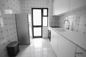 Downtown 2 Bedroom Peaceful Flat - Balcony & Private Parking