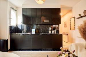 Modern flat in Levallois