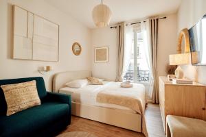 Modern flat in Levallois