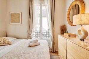 Modern flat in Levallois