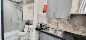 Hybrid Resi - London, Oyster Wharf near Clapham Junction station