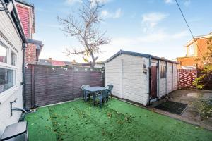 Spacious 3 Bedroom Home in Greenford