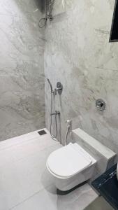 X-Large Studio Penthouse with Private Outdoor Seating