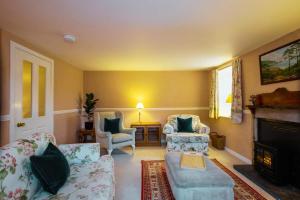 New Cross Keys House - Cosy 4-Bed Cottage in Kirk Yetholm