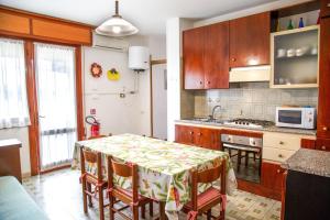 Downtown apartment by the beach