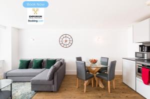 Brindley 2BDR Apartment By Emporium Property Management Short Lets & Serviced Accommodation Birmingham On The 15th Floor Offering Panoramic City Views With Free WiFi