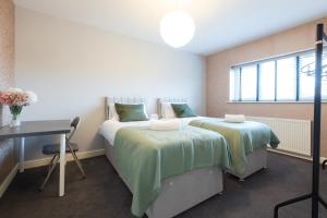 Christmas Special,5BDR,Sleeps 12, Near City,FREE Parking, Pets OK