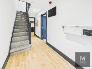 Sleek & Spacious 7-bed in Filton