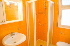 Spacious first-floor flat near the beach