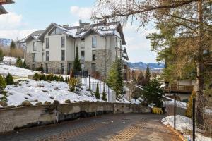 Bright Smrekowa Apartment in Zakopane with Parking by Noclegi Renters