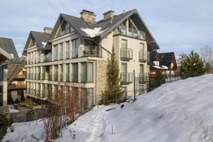 Bright Smrekowa Apartment in Zakopane with Parking by Noclegi Renters