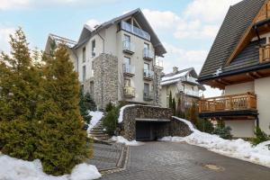 Bright Smrekowa Apartment in Zakopane with Parking by Noclegi Renters