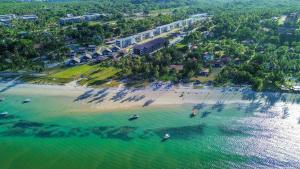 O Incrível Atlântico Carneiros pé na areia by HM Temporada