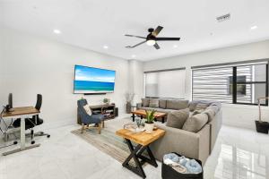 Sunny 4BR Sarasota Retreat With Hot Tub & Rooftop