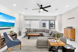 Sunny 4BR Sarasota Retreat With Hot Tub & Rooftop