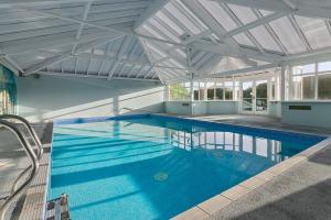 Manor House Apartment - Pool, Gardens and Parking Torquay
