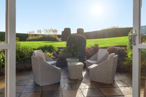 Manor House Apartment - Pool, Gardens and Parking Torquay