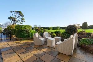 Manor House Apartment - Pool, Gardens and Parking Torquay
