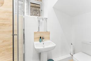 The Bakewell Hideaway - Pets & Hot Tub Included