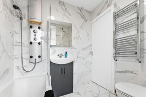 The Bakewell Hideaway - Pets & Hot Tub Included