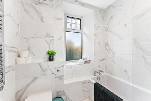 The Bakewell Hideaway - Pets & Hot Tub Included