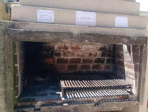 Ph al fondo hasta 5 personas en Punta Mogotes Patio y parrilla