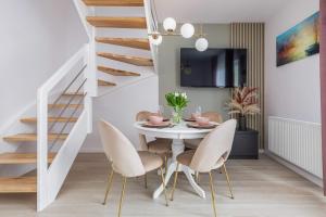 Świnoujście Cozy Apartment with Parking & Terrace by Noclegi Renters